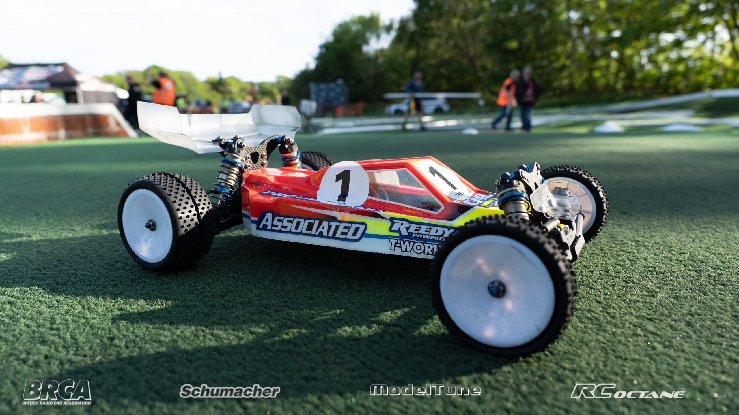 Neil Cragg's Associated B6.4 RacewayOne »